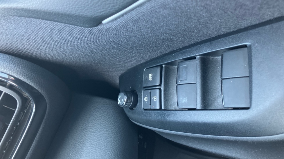 Toyota Yaris 1.5 Hybrid Design 5dr CVT Hybrid Hatchback - Image 30