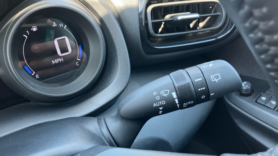 Toyota Yaris 1.5 Hybrid Design 5dr CVT Hybrid Hatchback - Image 32