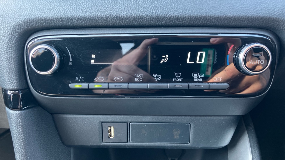 Toyota Yaris 1.5 Hybrid Design 5dr CVT Hybrid Hatchback - Image 33