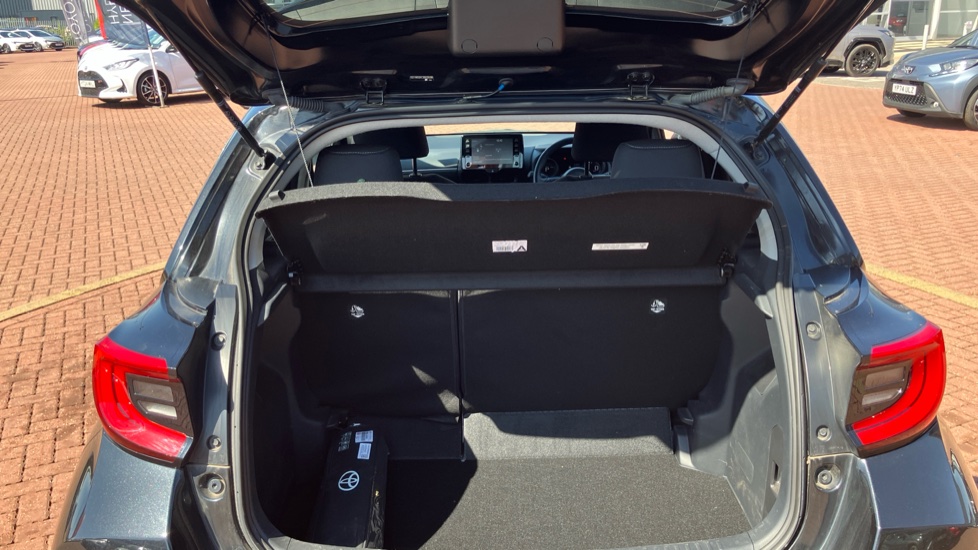 Toyota Yaris 1.5 Hybrid Design 5dr CVT Hybrid Hatchback - Image 48