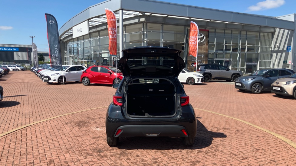 Toyota Yaris 1.5 Hybrid Design 5dr CVT Hybrid Hatchback - Image 49