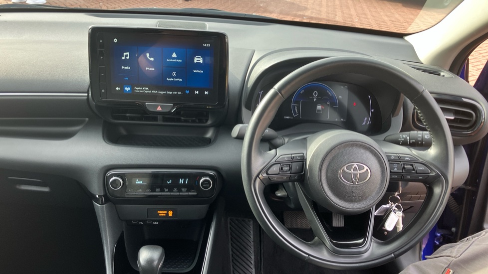 Toyota Yaris 1.5 Hybrid Design 5dr CVT Hybrid Hatchback - Image 6