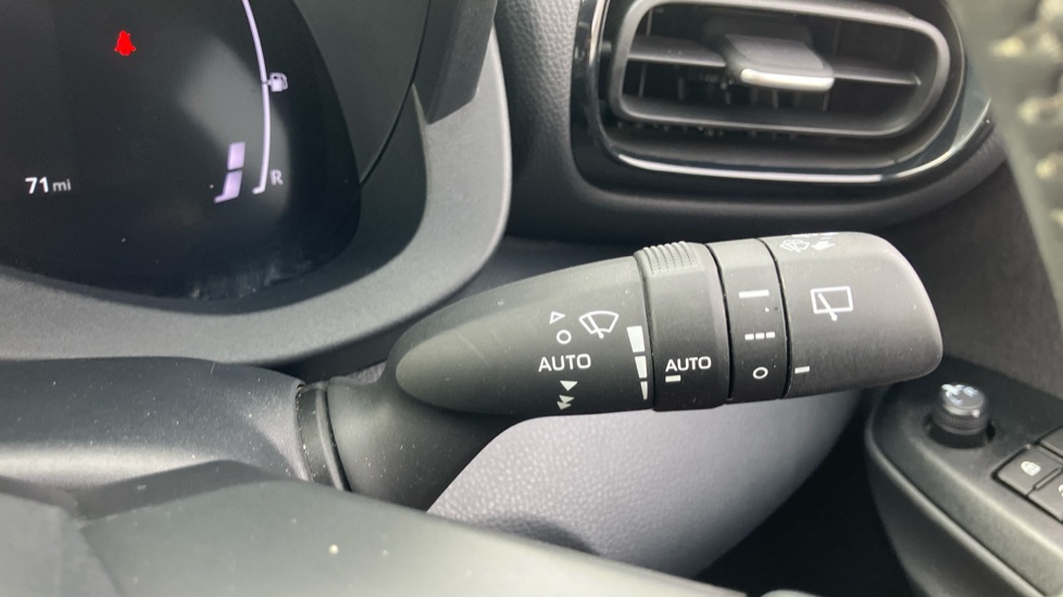 Toyota Yaris 1.5 Hybrid Design 5dr CVT Hybrid Hatchback - Image 32