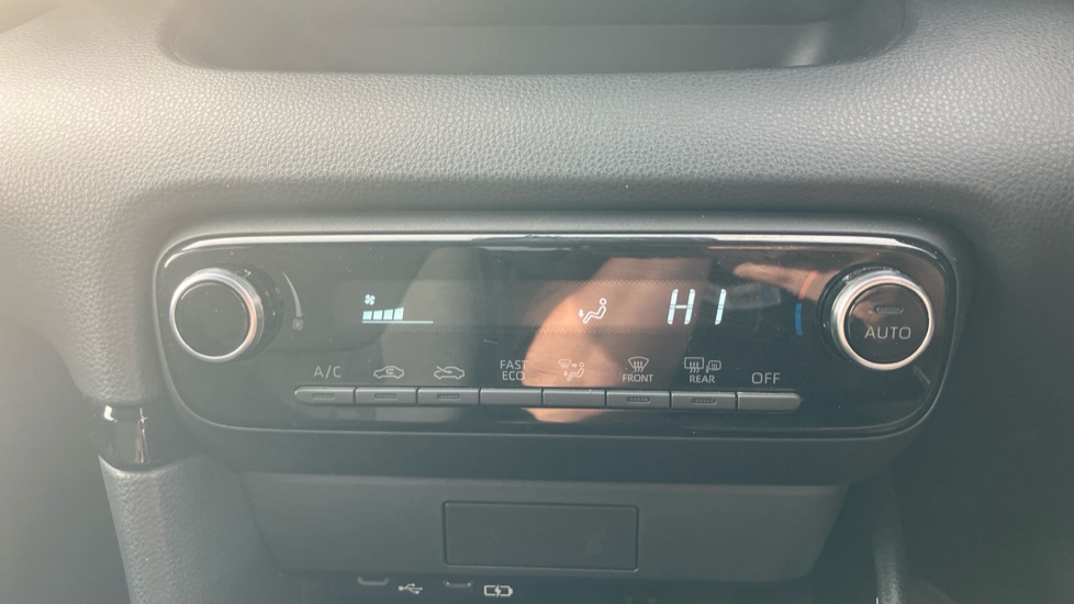 Toyota Yaris 1.5 Hybrid Design 5dr CVT Hybrid Hatchback - Image 33