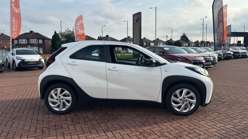 Toyota Aygo X 1.0 VVT-i Pure 5dr Petrol Hatchback - Image 23