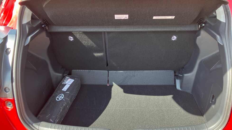 Toyota Yaris 1.5 Hybrid Design 5dr CVT Hybrid Hatchback - Image 13