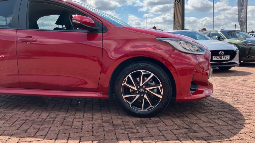 Toyota Yaris 1.5 Hybrid Design 5dr CVT Hybrid Hatchback - Image 25