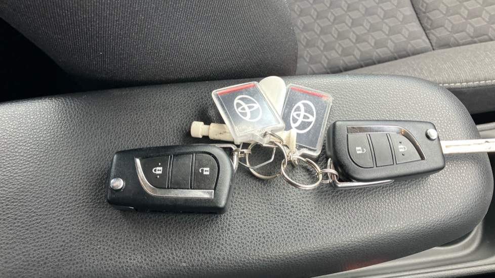Toyota Yaris 1.5 Hybrid Design 5dr CVT Hybrid Hatchback - Image 28