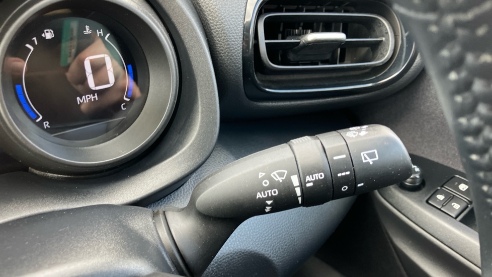 Toyota Yaris 1.5 Hybrid Design 5dr CVT Hybrid Hatchback - Image 32