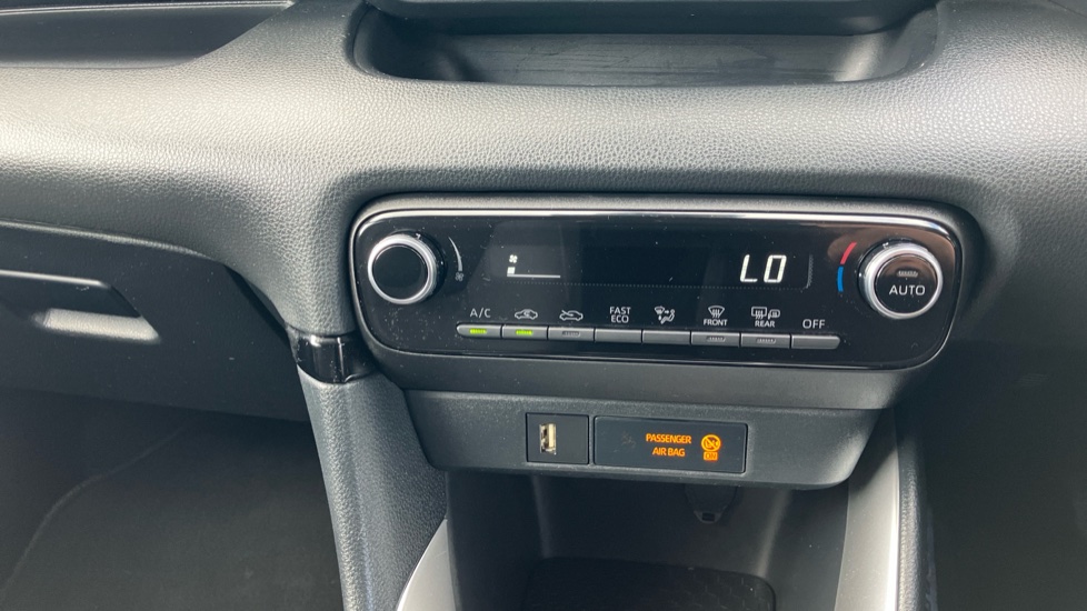 Toyota Yaris 1.5 Hybrid Design 5dr CVT Hybrid Hatchback - Image 33