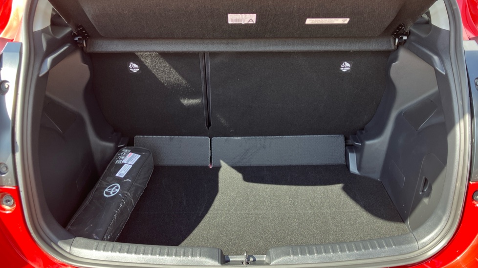 Toyota Yaris 1.5 Hybrid Design 5dr CVT Hybrid Hatchback - Image 48