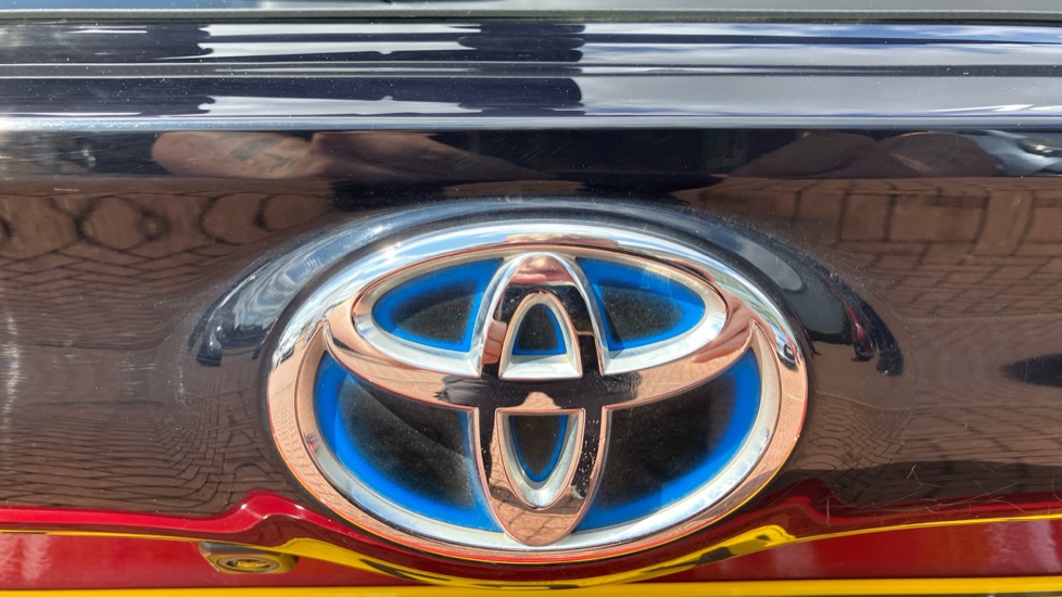 Toyota Yaris 1.5 Hybrid Design 5dr CVT Hybrid Hatchback - Image 54