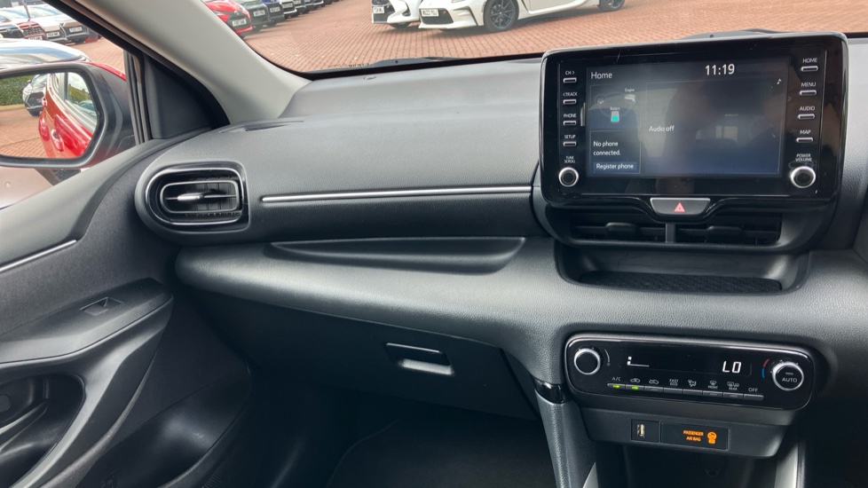 Toyota Yaris 1.5 Hybrid Design 5dr CVT Hybrid Hatchback - Image 57