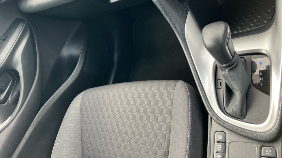 Toyota Yaris 1.5 Hybrid Design 5dr CVT Hybrid Hatchback - Image 58