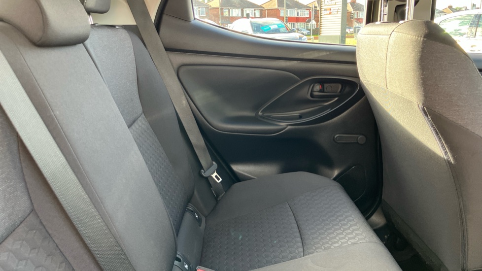 Toyota Yaris 1.5 Hybrid Icon 5dr CVT Hybrid Hatchback - Image 8