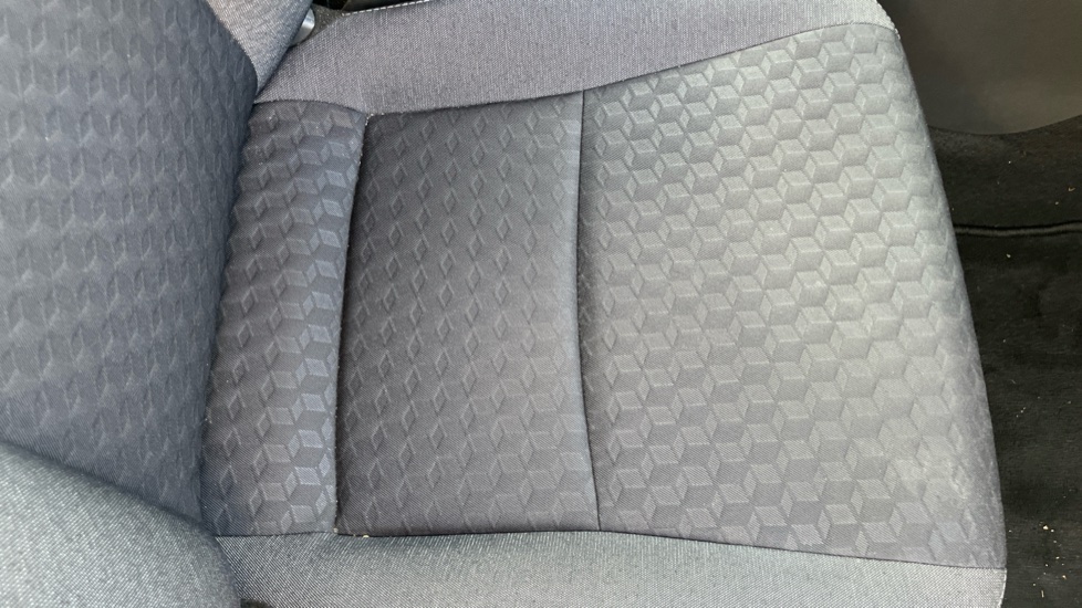 Toyota Yaris 1.5 Hybrid Icon 5dr CVT Hybrid Hatchback - Image 17