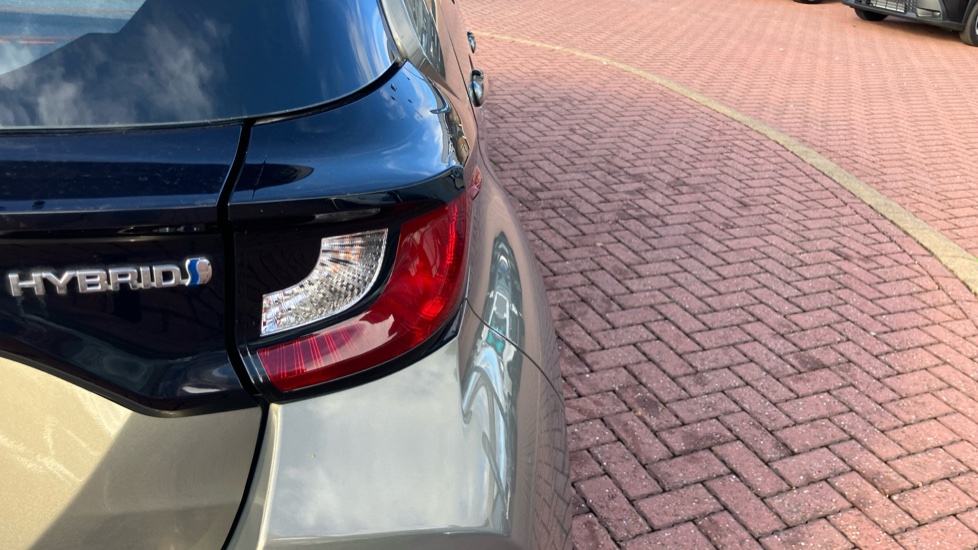 Toyota Yaris 1.5 Hybrid Icon 5dr CVT Hybrid Hatchback - Image 21