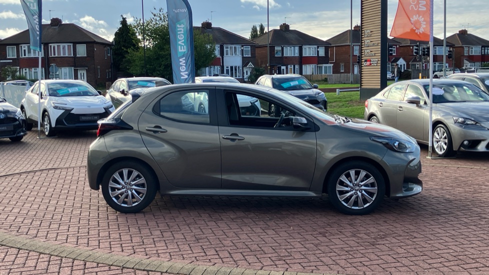 Toyota Yaris 1.5 Hybrid Icon 5dr CVT Hybrid Hatchback - Image 23