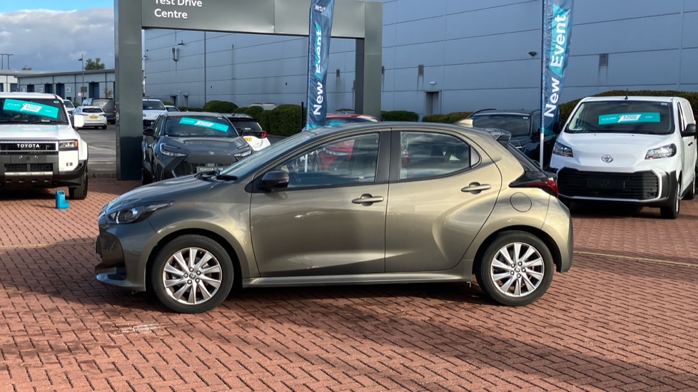 Toyota Yaris 1.5 Hybrid Icon 5dr CVT Hybrid Hatchback - Image 24