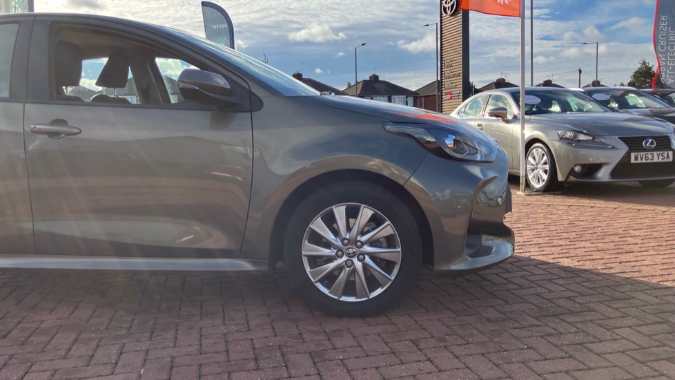 Toyota Yaris 1.5 Hybrid Icon 5dr CVT Hybrid Hatchback - Image 25