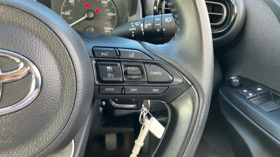 Toyota Yaris 1.5 Hybrid Icon 5dr CVT Hybrid Hatchback - Image 29