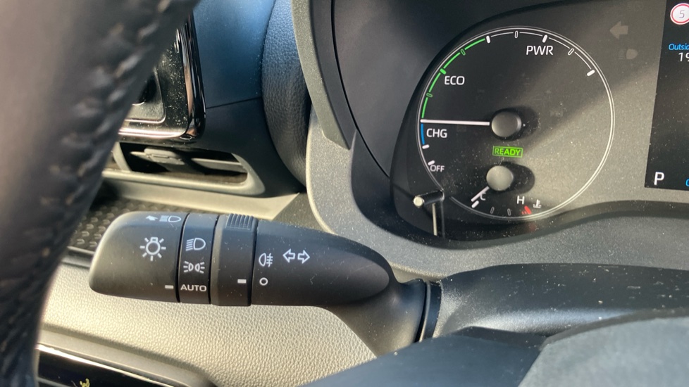 Toyota Yaris 1.5 Hybrid Icon 5dr CVT Hybrid Hatchback - Image 31