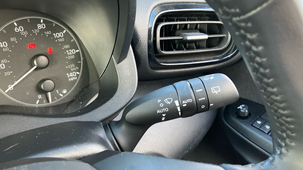 Toyota Yaris 1.5 Hybrid Icon 5dr CVT Hybrid Hatchback - Image 32