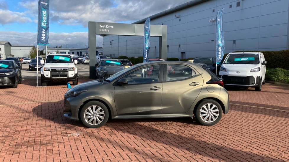 Toyota Yaris 1.5 Hybrid Icon 5dr CVT Hybrid Hatchback - Image 43