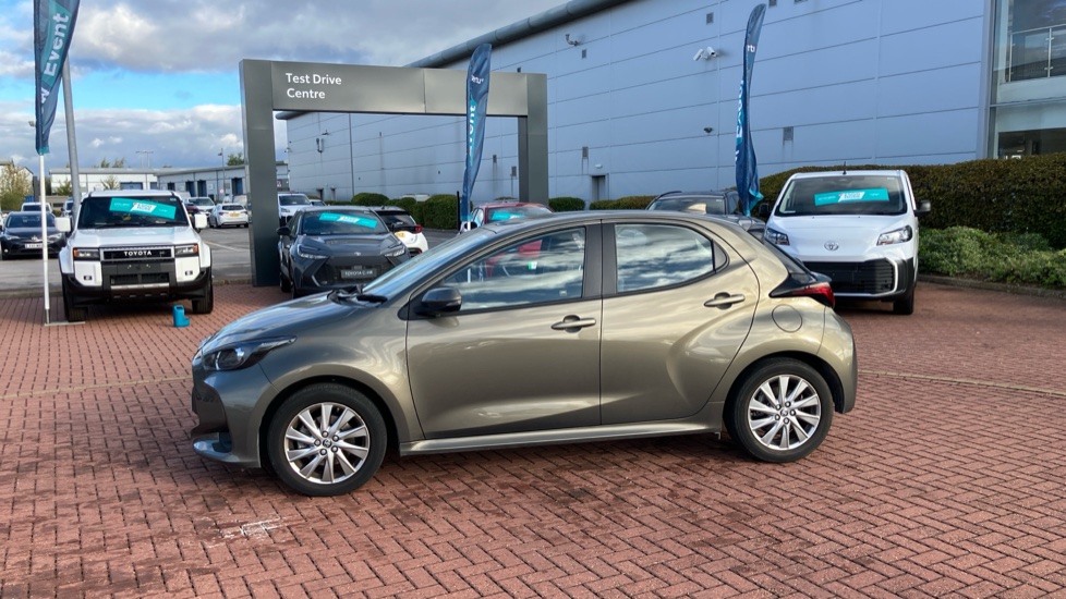 Toyota Yaris 1.5 Hybrid Icon 5dr CVT Hybrid Hatchback - Image 50
