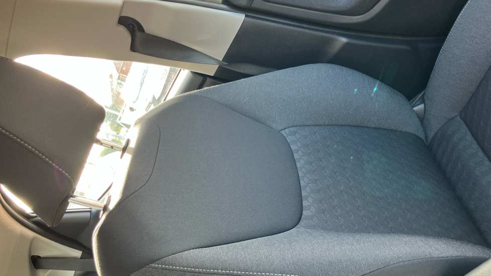 Toyota Yaris 1.5 Hybrid Icon 5dr CVT Hybrid Hatchback - Image 58