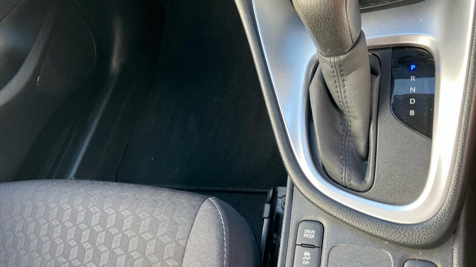 Toyota Yaris 1.5 Hybrid Icon 5dr CVT Hybrid Hatchback - Image 59