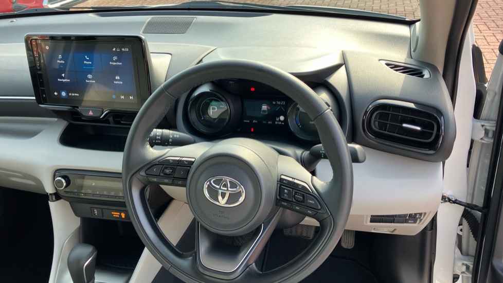 Toyota Yaris 1.5 Hybrid Excel 5dr CVT Hybrid Hatchback - Image 7