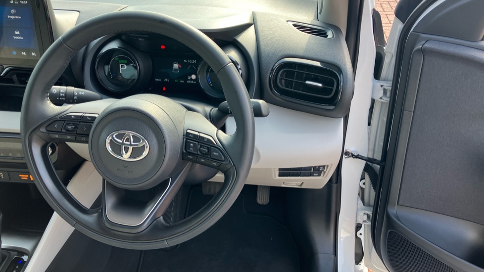 Toyota Yaris 1.5 Hybrid Excel 5dr CVT Hybrid Hatchback - Image 10
