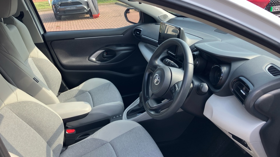Toyota Yaris 1.5 Hybrid Excel 5dr CVT Hybrid Hatchback - Image 12