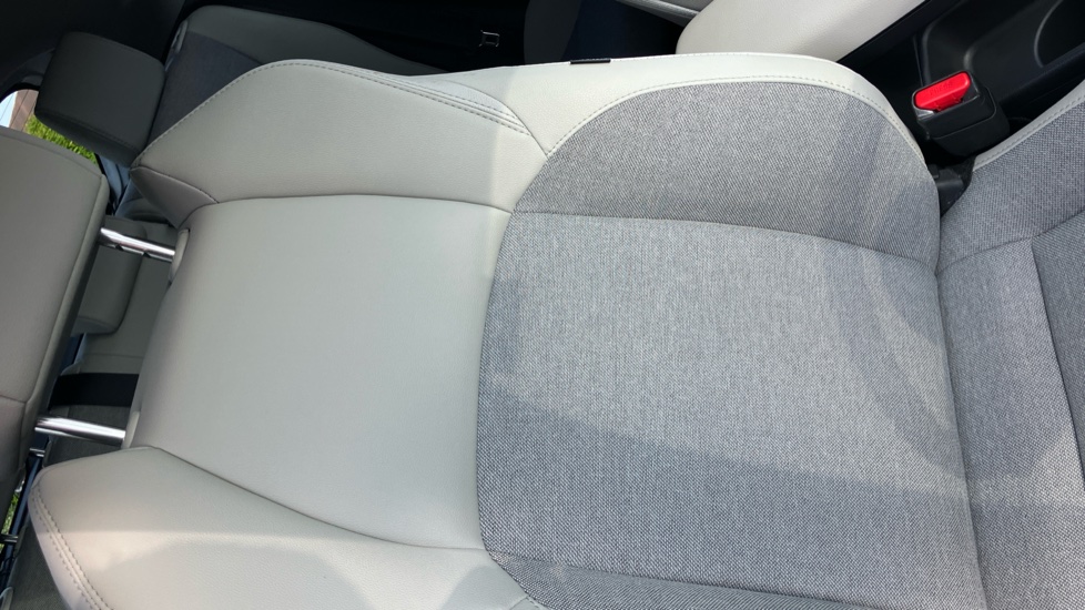 Toyota Yaris 1.5 Hybrid Excel 5dr CVT Hybrid Hatchback - Image 14