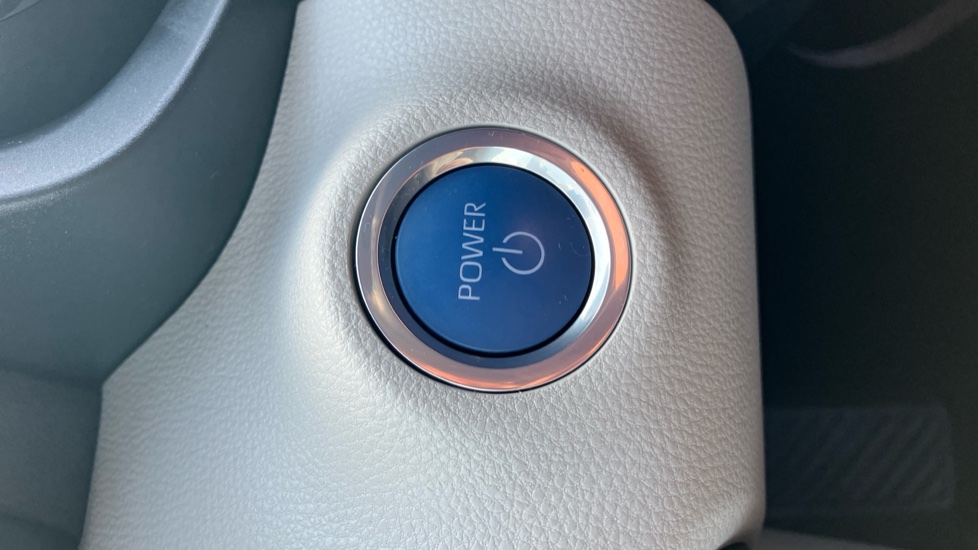 Toyota Yaris 1.5 Hybrid Excel 5dr CVT Hybrid Hatchback - Image 16