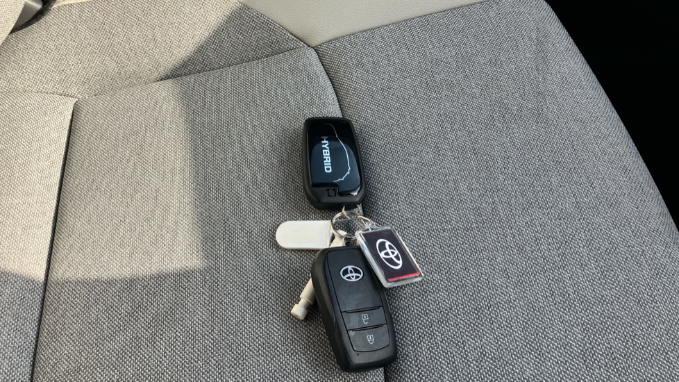 Toyota Yaris 1.5 Hybrid Excel 5dr CVT Hybrid Hatchback - Image 28