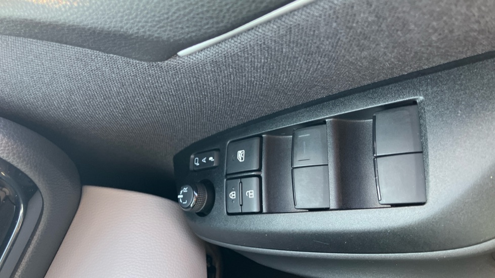 Toyota Yaris 1.5 Hybrid Excel 5dr CVT Hybrid Hatchback - Image 30