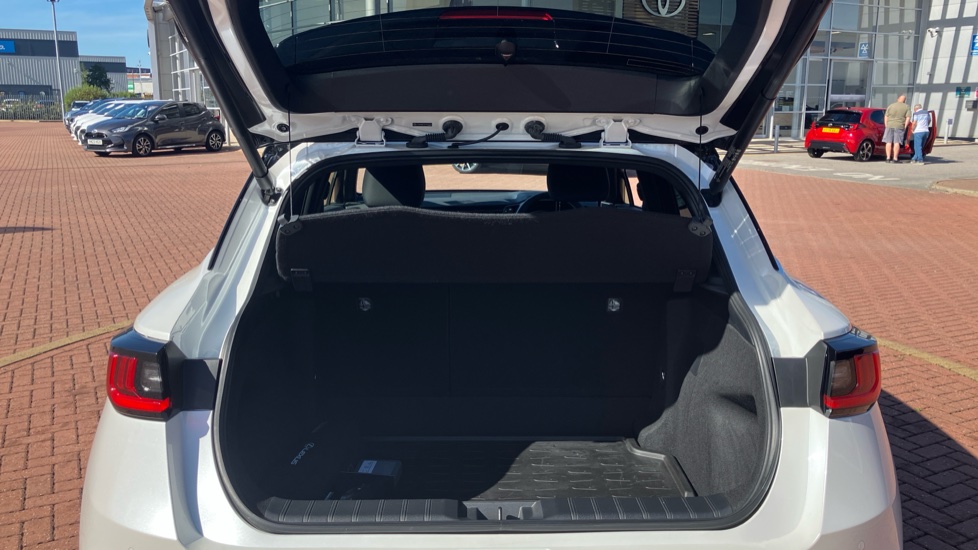 Lexus LBX 1.5 Premium Plus 5dr E-CVT Hybrid Hatchback - Image 13