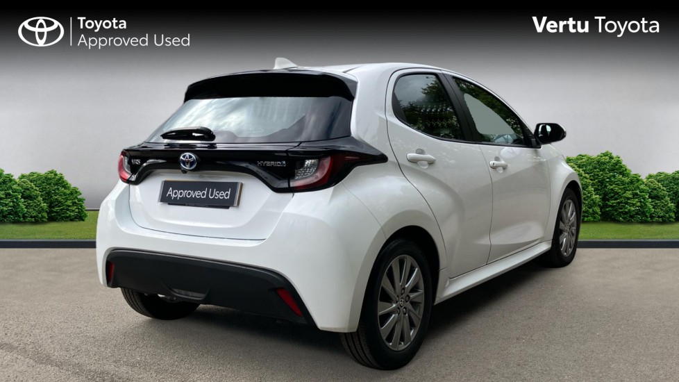 Toyota Yaris 1.5 Hybrid Icon 5dr CVT Hybrid Hatchback - Image 2