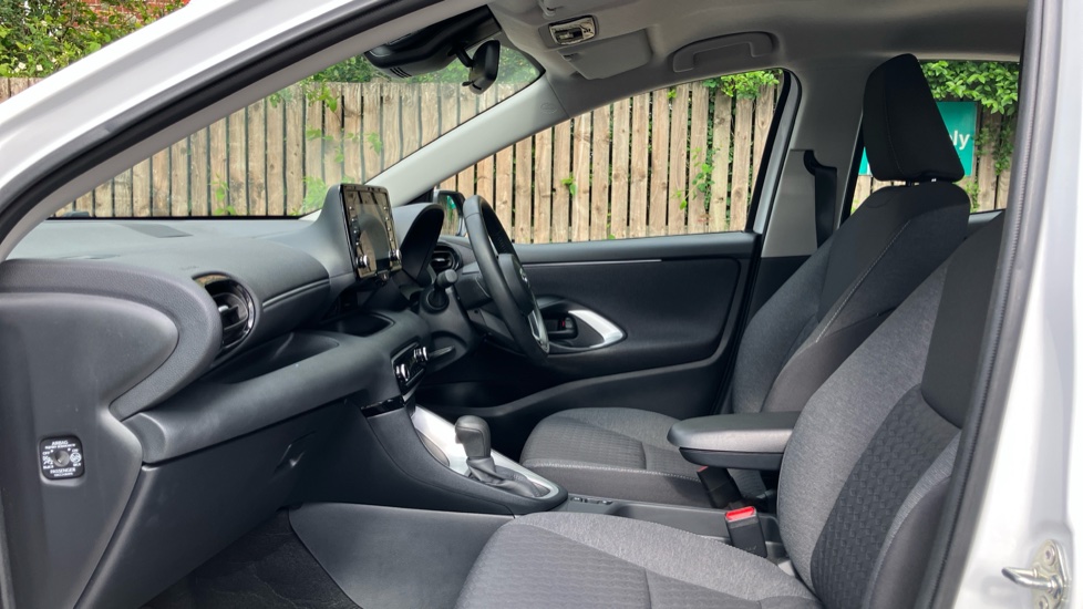 Toyota Yaris 1.5 Hybrid Icon 5dr CVT Hybrid Hatchback - Image 5