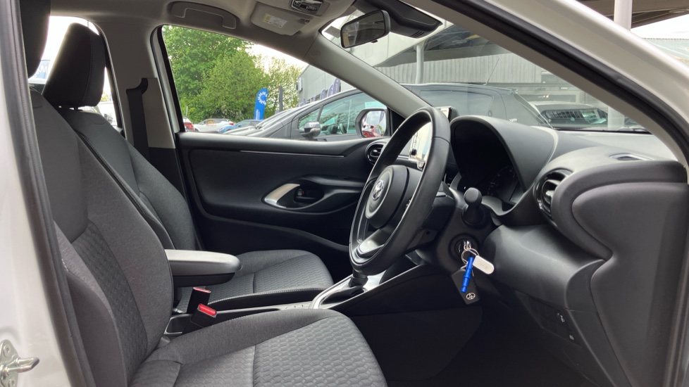 Toyota Yaris 1.5 Hybrid Icon 5dr CVT Hybrid Hatchback - Image 12