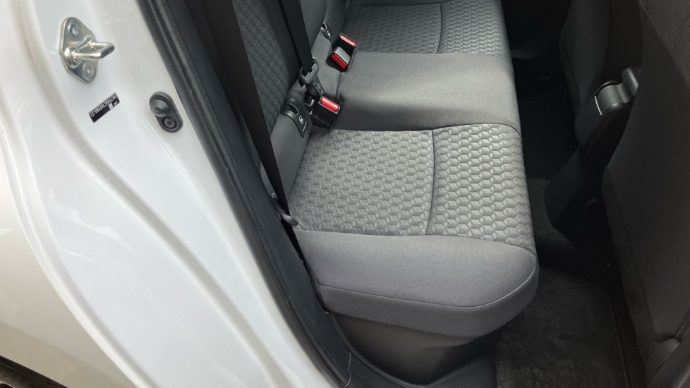 Toyota Yaris 1.5 Hybrid Icon 5dr CVT Hybrid Hatchback - Image 14