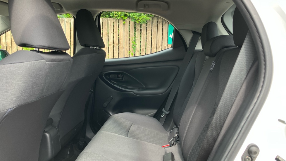 Toyota Yaris 1.5 Hybrid Icon 5dr CVT Hybrid Hatchback - Image 15