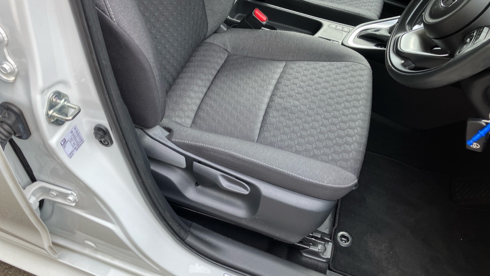 Toyota Yaris 1.5 Hybrid Icon 5dr CVT Hybrid Hatchback - Image 17
