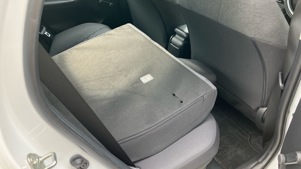 Toyota Yaris 1.5 Hybrid Icon 5dr CVT Hybrid Hatchback - Image 18