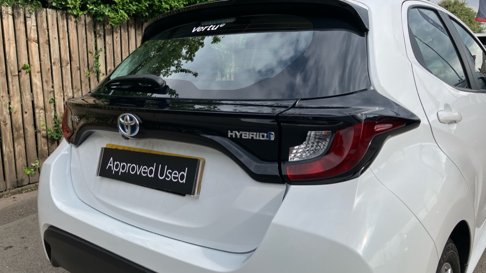 Toyota Yaris 1.5 Hybrid Icon 5dr CVT Hybrid Hatchback - Image 21
