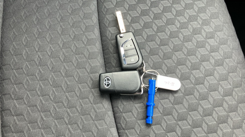 Toyota Yaris 1.5 Hybrid Icon 5dr CVT Hybrid Hatchback - Image 28