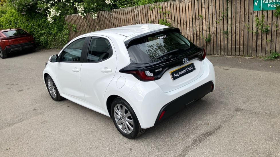 Toyota Yaris 1.5 Hybrid Icon 5dr CVT Hybrid Hatchback - Image 31
