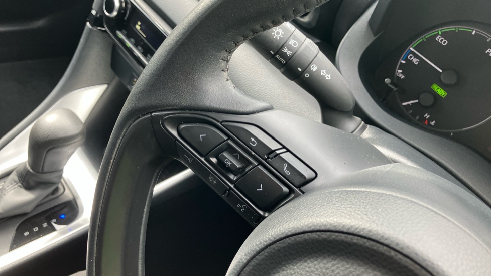 Toyota Yaris 1.5 Hybrid Icon 5dr CVT Hybrid Hatchback - Image 32